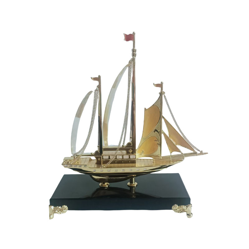 How do zinc alloy ornaments create complex fashion jewelry?